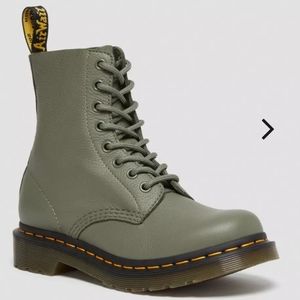 Doc Martens Virginia Pascal 1460 Boot (NEW IN BOX)